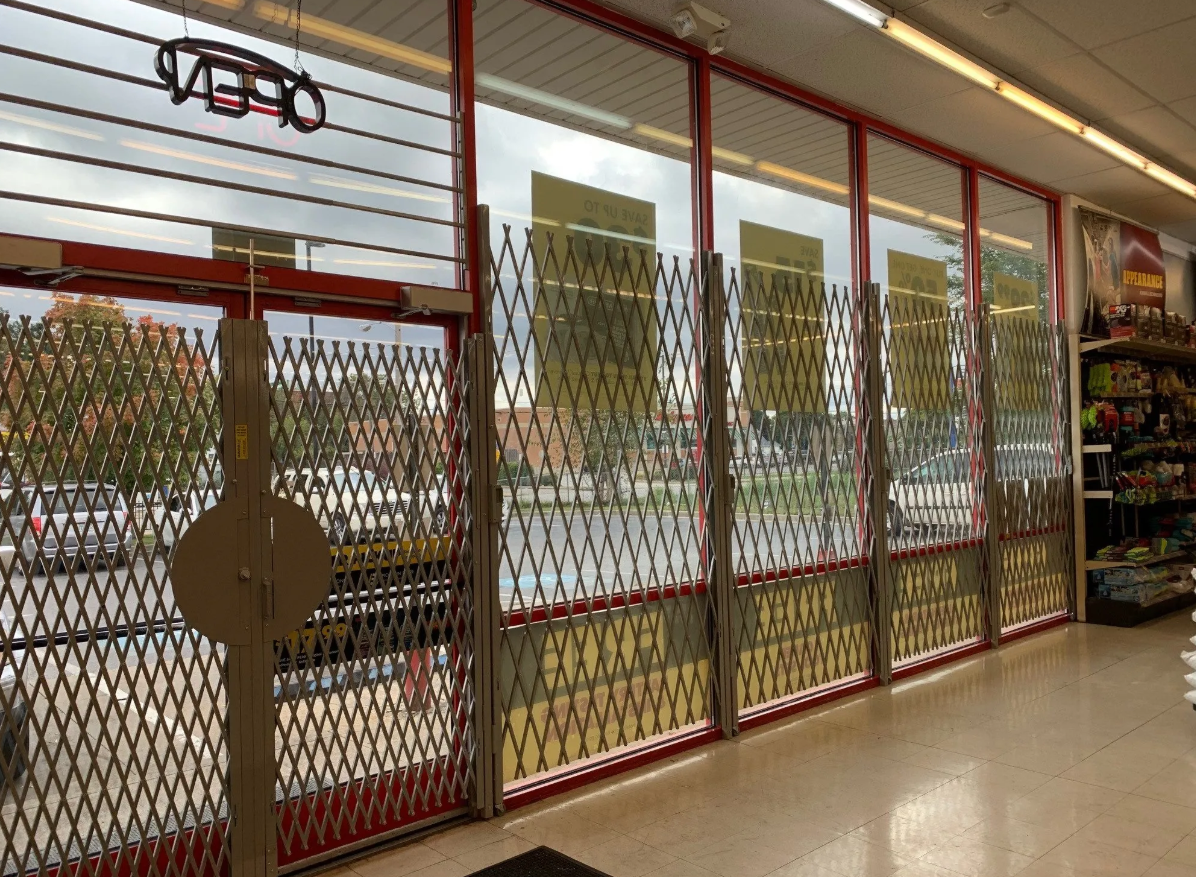commercial gate